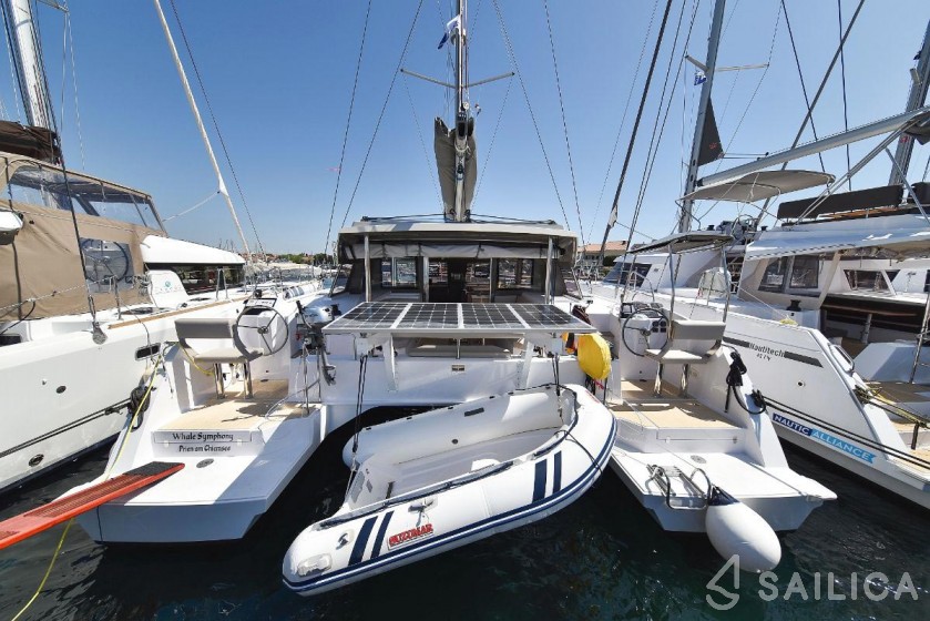 Nautitech 40 open NEW - 4 + 2 cab. - Yacht Charter Sailica