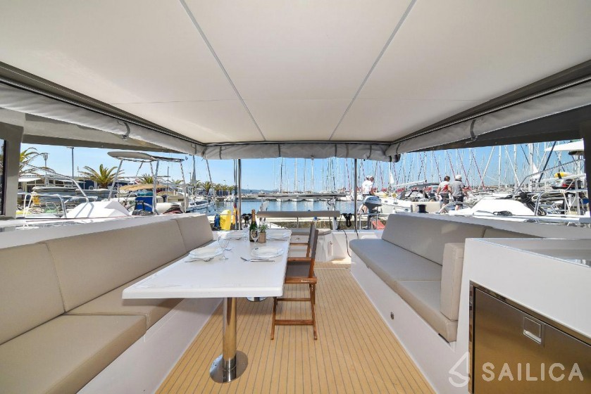 Nautitech 40 open NEW - 4 + 2 cab. - Yacht Charter Sailica