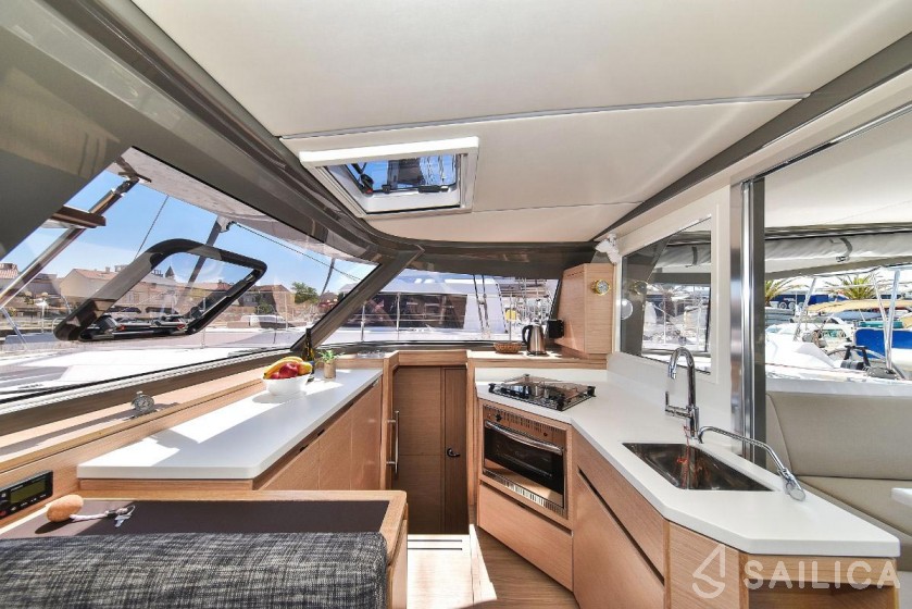 Nautitech 40 open NEW - 4 + 2 cab. - Yacht Charter Sailica