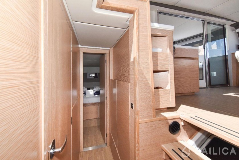 Nautitech 40 open NEW - 4 + 2 cab. - Yacht Charter Sailica
