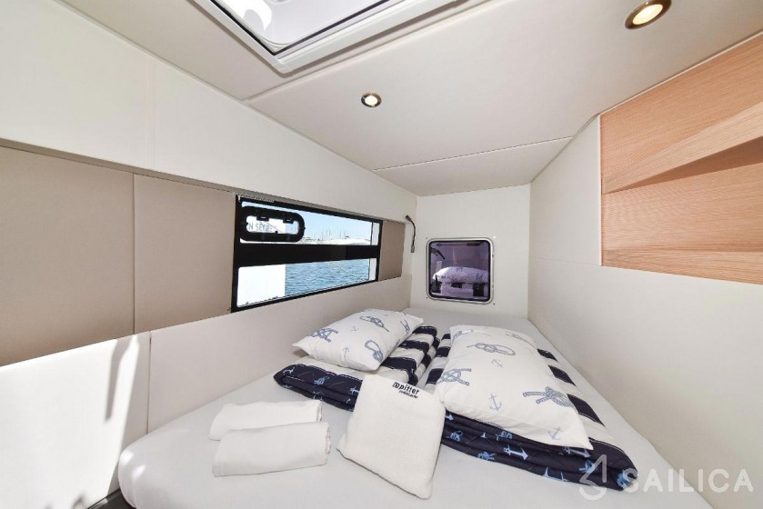 Nautitech 40 open NEW - 4 + 2 cab. - Yacht Charter Sailica