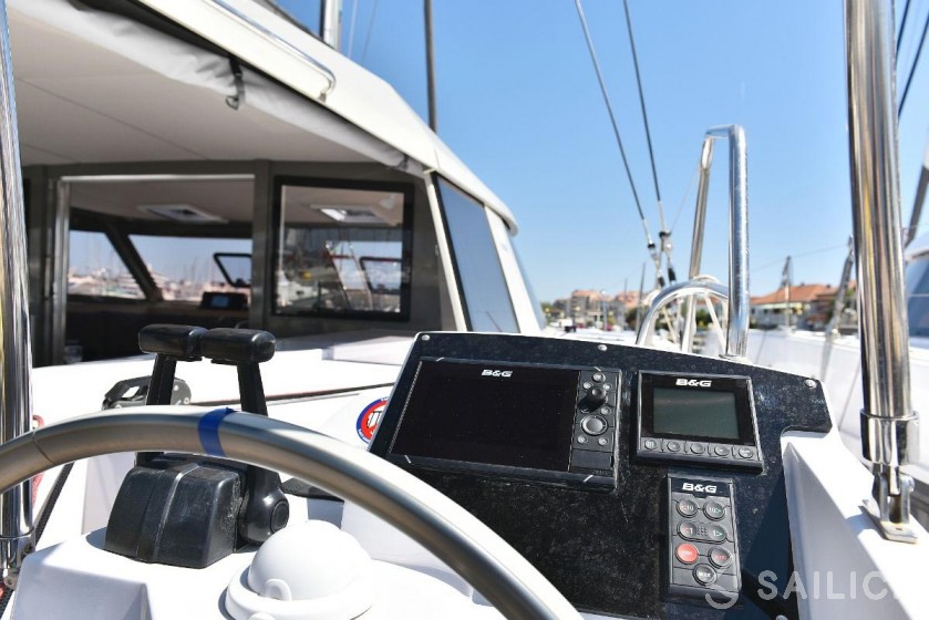 Nautitech 40 open NEW - 4 + 2 cab. - Yacht Charter Sailica