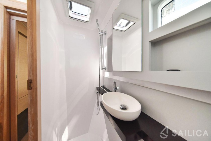 Nautitech 40 open NEW - 4 + 2 cab. - Yacht Charter Sailica