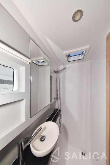 Nautitech 40 open NEW - 4 + 2 cab. - Yacht Charter Sailica