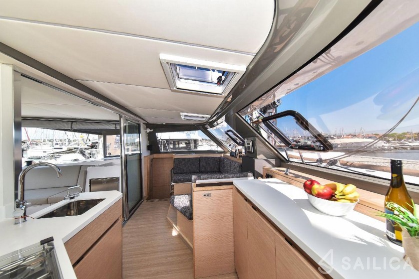 Nautitech 40 open NEW - 4 + 2 cab. - Yacht Charter Sailica