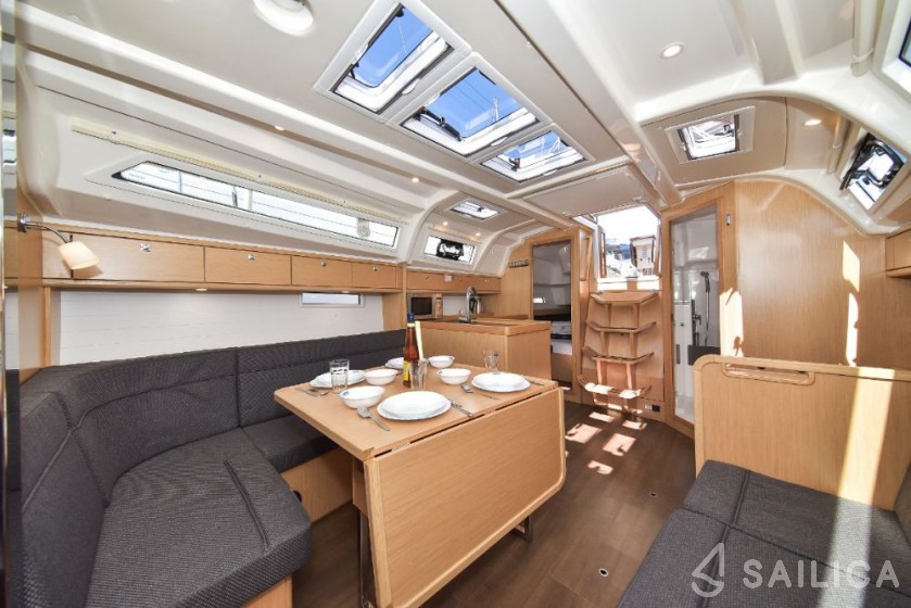 Bavaria 37 Cruiser - Yacht Charter Sailica