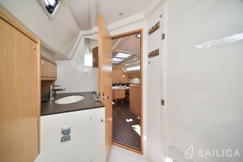 Bavaria 37 Cruiser - Yacht Charter Sailica