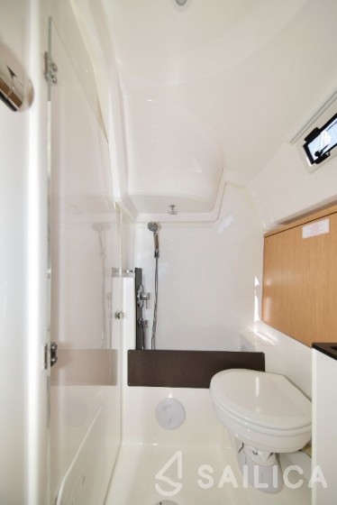 Bavaria 37 Cruiser - Yacht Charter Sailica