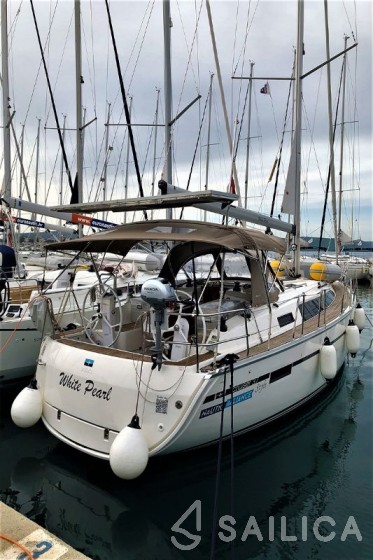 Bavaria 37 Cruiser - Yacht Charter Sailica