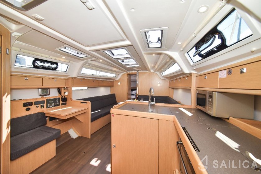 Bavaria 37 Cruiser - Yacht Charter Sailica
