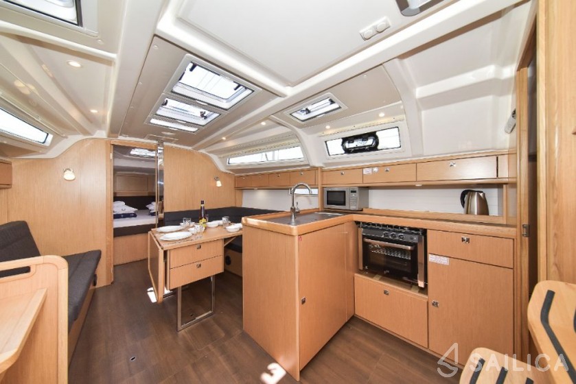 Bavaria 37 Cruiser - Yacht Charter Sailica