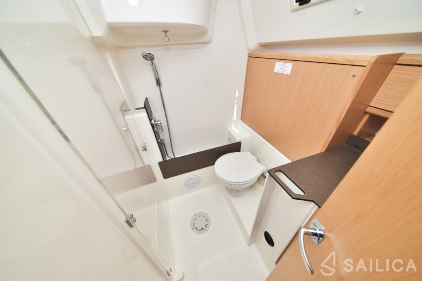 Bavaria 37 Cruiser - Yacht Charter Sailica