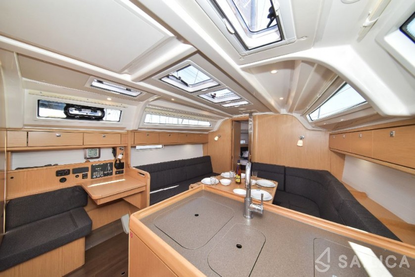 Bavaria 37 Cruiser - Yacht Charter Sailica