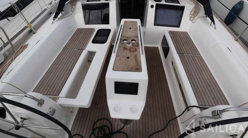 Dufour 412 GL - Yacht Charter Sailica