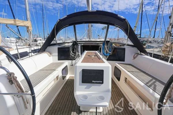 Dufour 412 GL - Yacht Charter Sailica