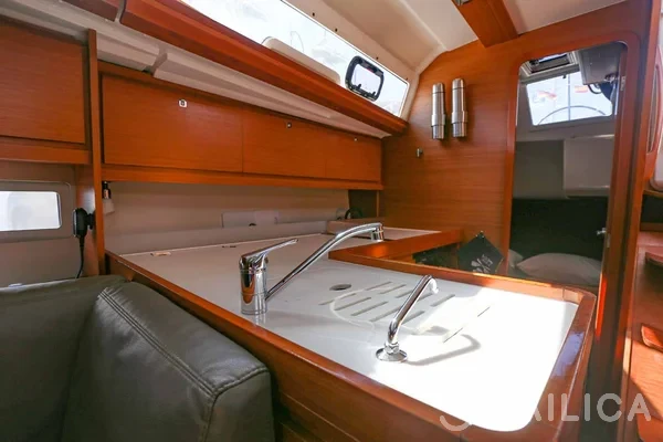 Dufour 412 GL - Yacht Charter Sailica