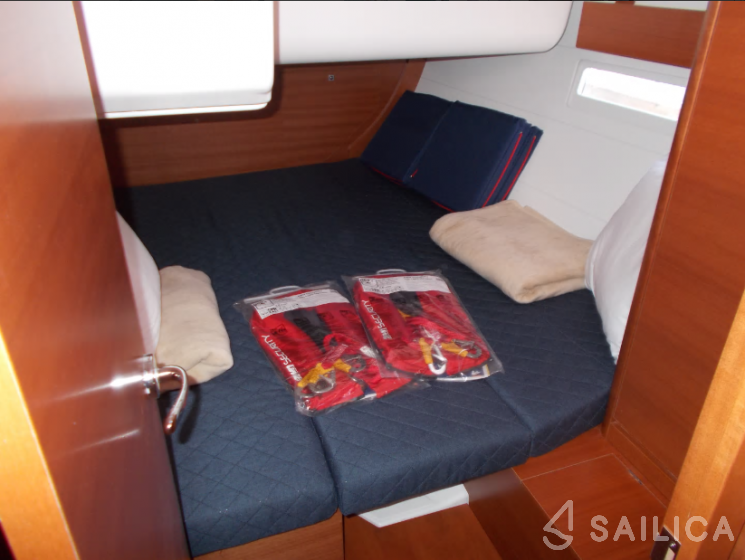 Dufour 412 GL - Yacht Charter Sailica