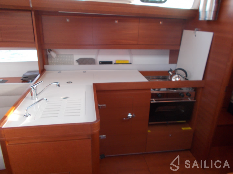 Dufour 412 GL - Yacht Charter Sailica