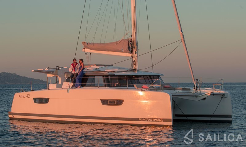 Astréa 42 - Yacht Charter Sailica