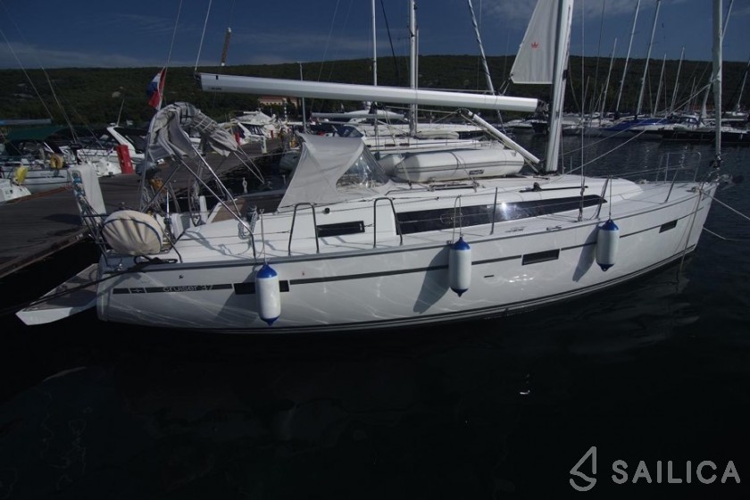 Bavaria 37 Cruiser - Yacht Charter Sailica