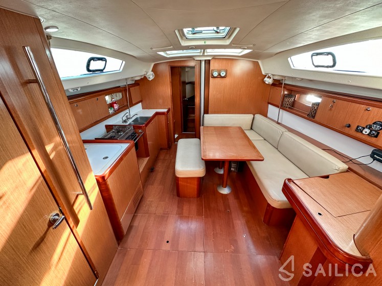 Oceanis 43 - Yacht Charter Sailica