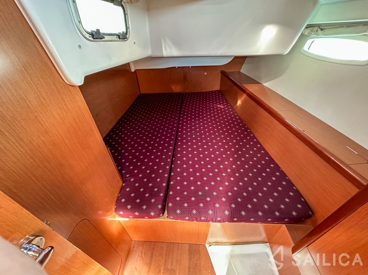 Oceanis 43 - Yacht Charter Sailica