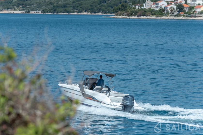 Beneteau Flyer 7.7 SUNdeck - Yacht Charter Sailica