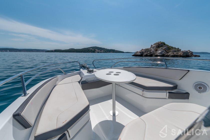 Beneteau Flyer 7.7 SUNdeck - Yacht Charter Sailica