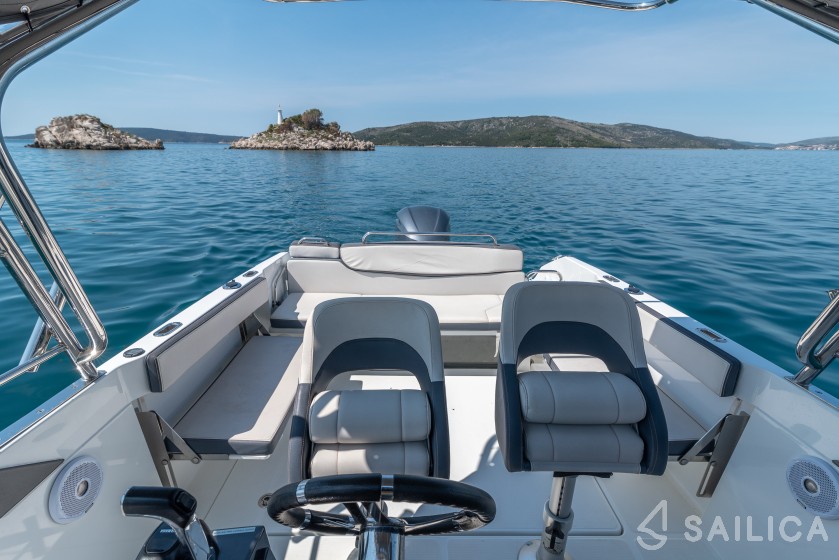 Beneteau Flyer 7.7 SUNdeck - Yacht Charter Sailica
