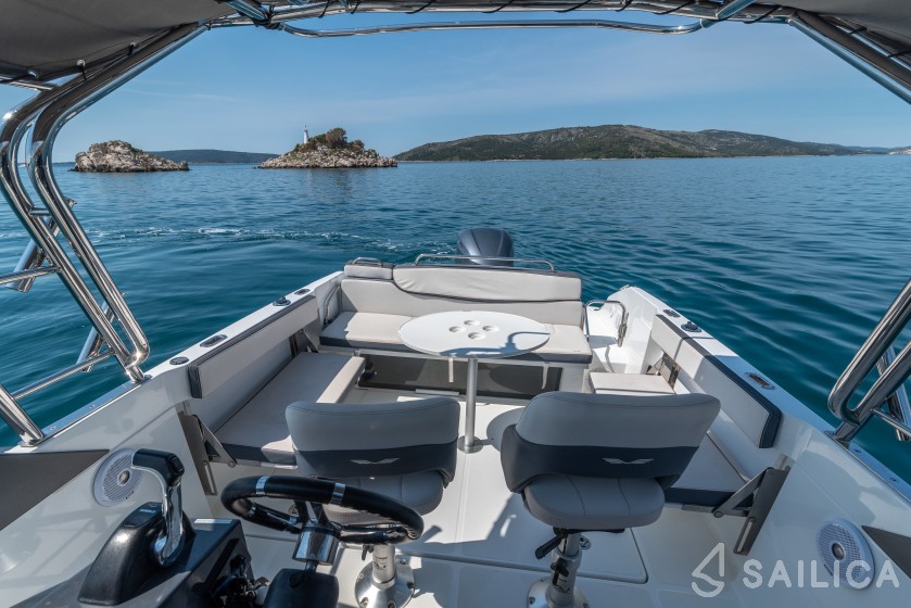 Beneteau Flyer 7.7 SUNdeck - Yacht Charter Sailica
