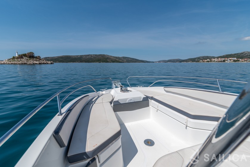 Beneteau Flyer 7.7 SUNdeck - Yacht Charter Sailica