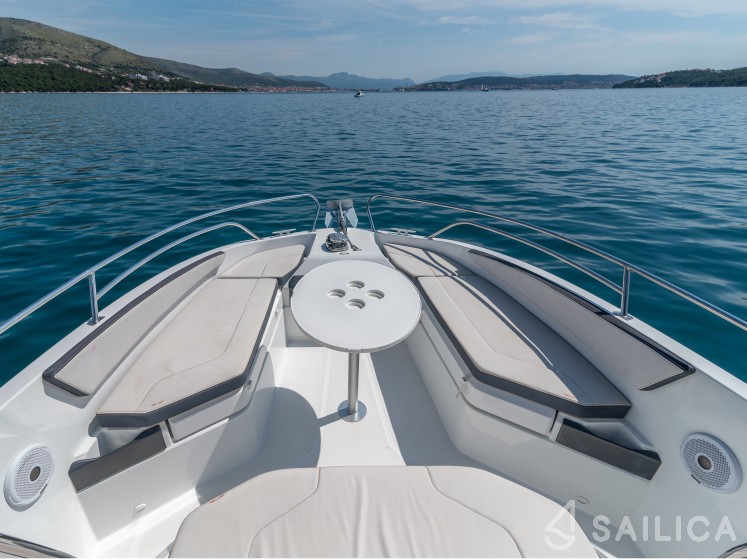 Beneteau Flyer 7.7 SUNdeck - Yacht Charter Sailica
