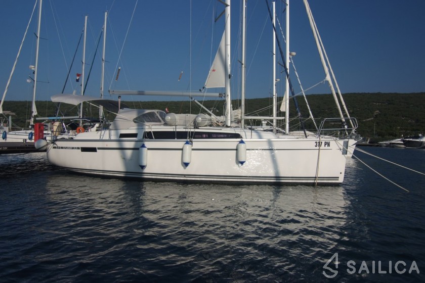 Bavaria 33 Cruiser - Yacht Charter Sailica