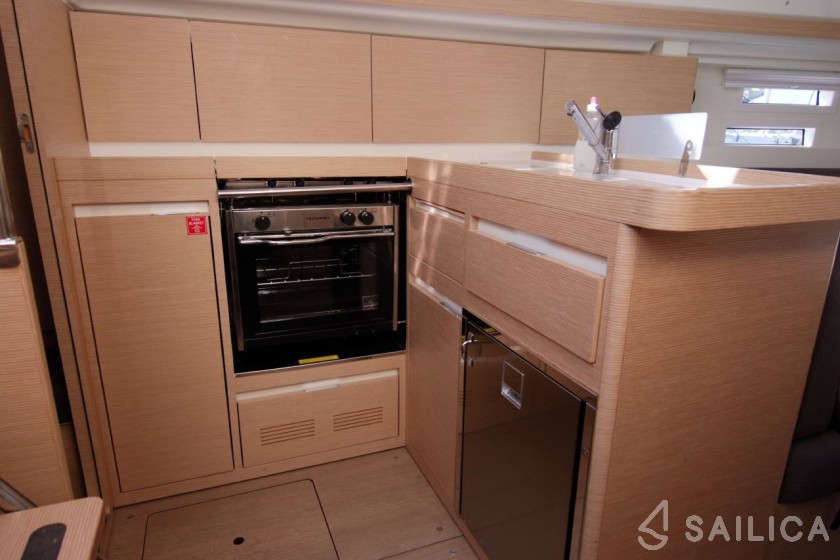 Elan 35 Impression - Yacht Charter Sailica
