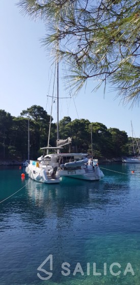 Lagoon 42 - Yacht Charter Sailica