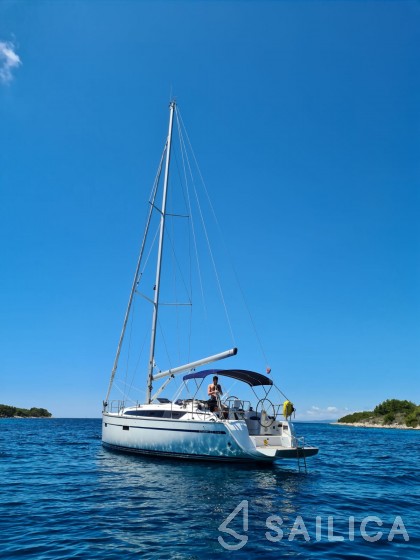 Bavaria 37 Cruiser - Yacht Charter Sailica