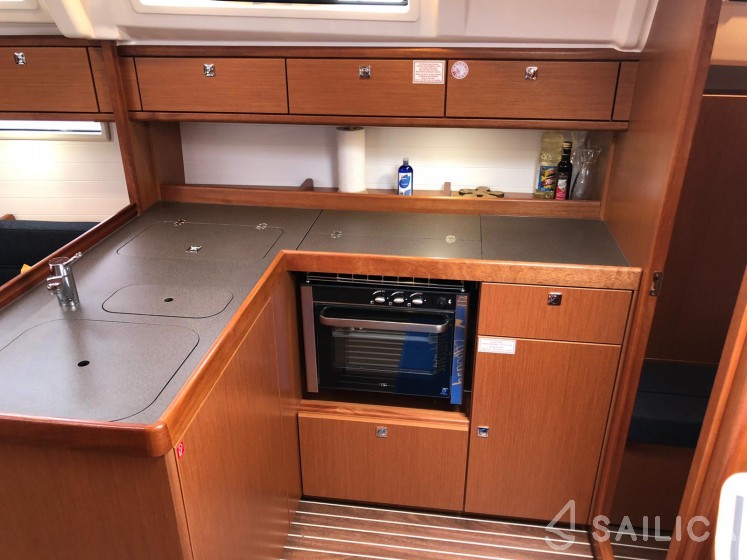 Bavaria 37 Cruiser - Yacht Charter Sailica