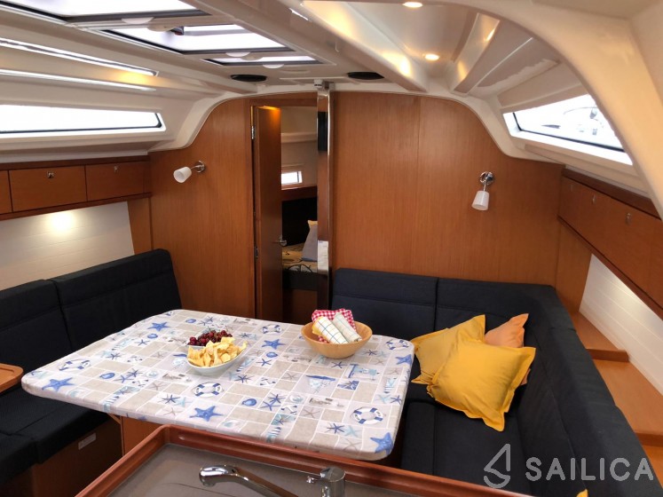 Bavaria 37 Cruiser - Yacht Charter Sailica