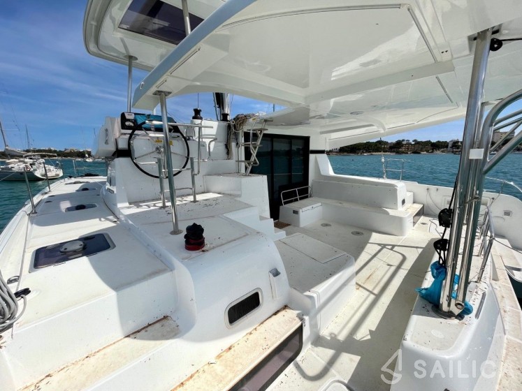 Lagoon 42 - Yacht Charter Sailica