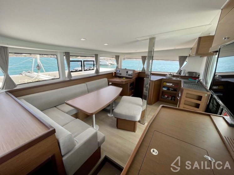 Lagoon 42 - Yacht Charter Sailica