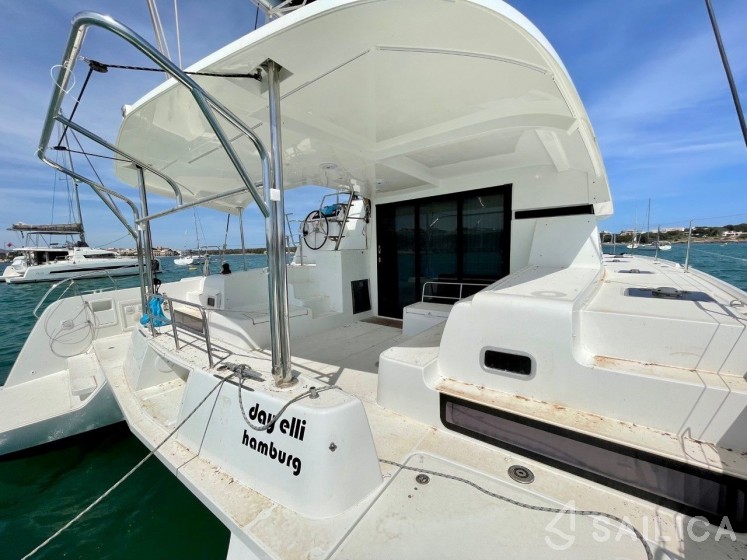 Lagoon 42 - Yacht Charter Sailica
