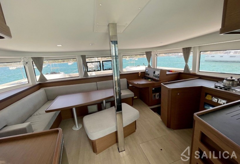 Lagoon 42 - Yacht Charter Sailica