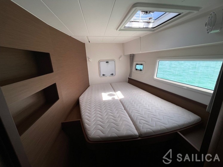 Lagoon 42 - Yacht Charter Sailica