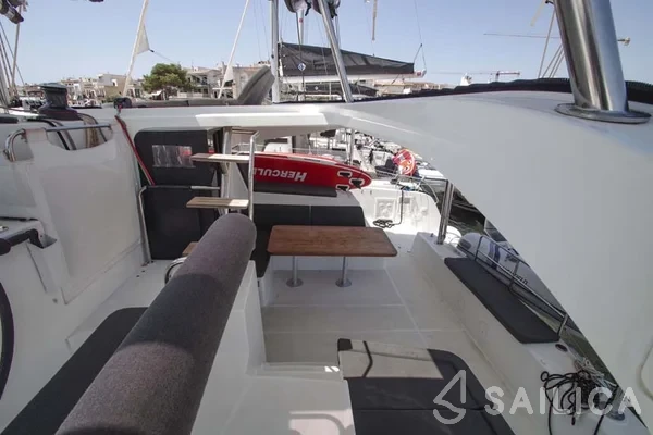 Lagoon 42 - Yacht Charter Sailica