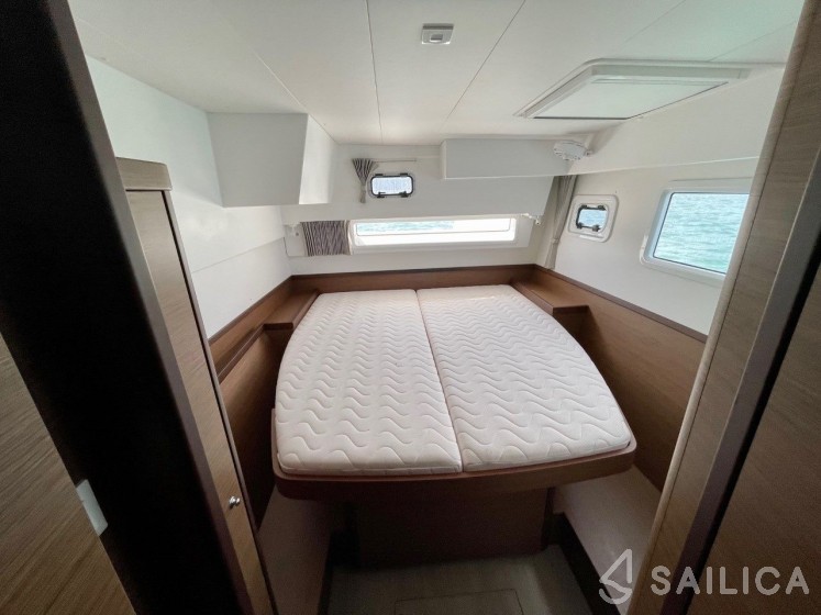 Lagoon 42 - Yacht Charter Sailica