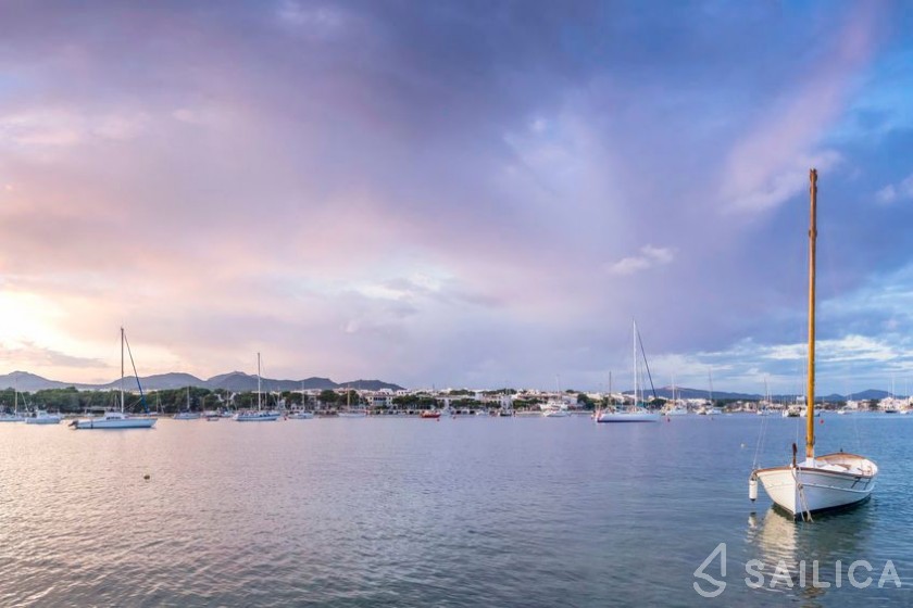 Lagoon 42 - Yacht Charter Sailica