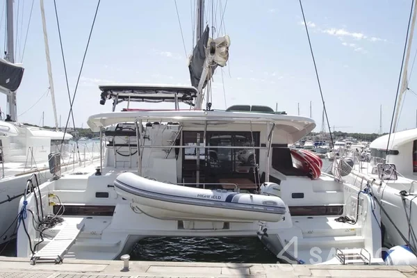 Lagoon 42 - Yacht Charter Sailica