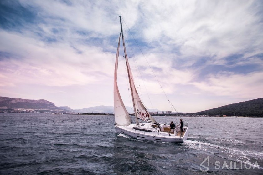Salona 380 - Yacht Charter Sailica