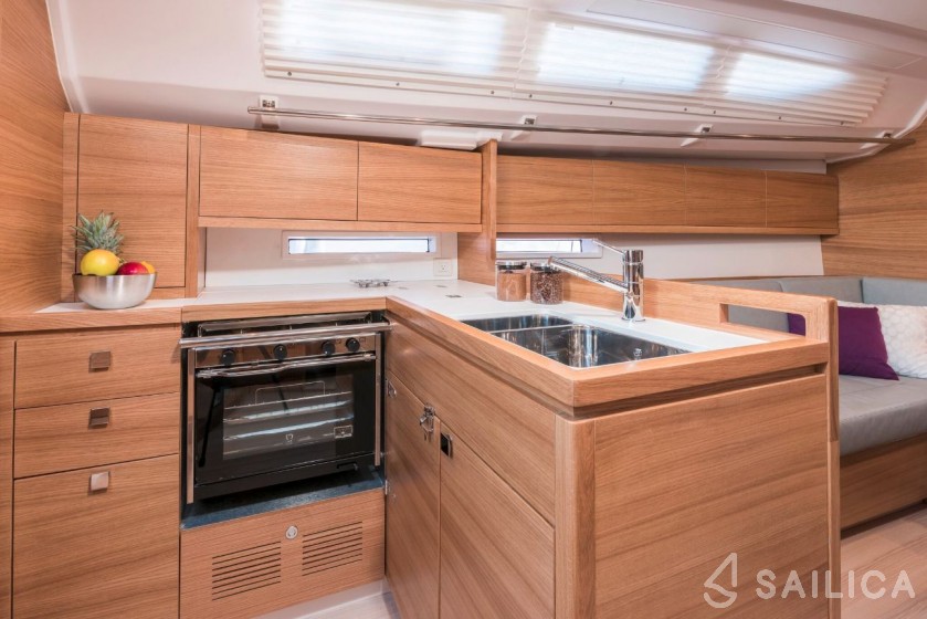 Salona 380 - Yacht Charter Sailica