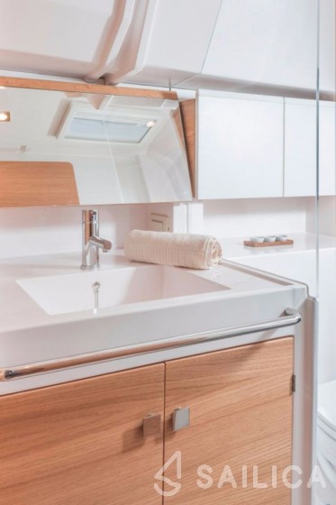 Salona 380 - Yacht Charter Sailica